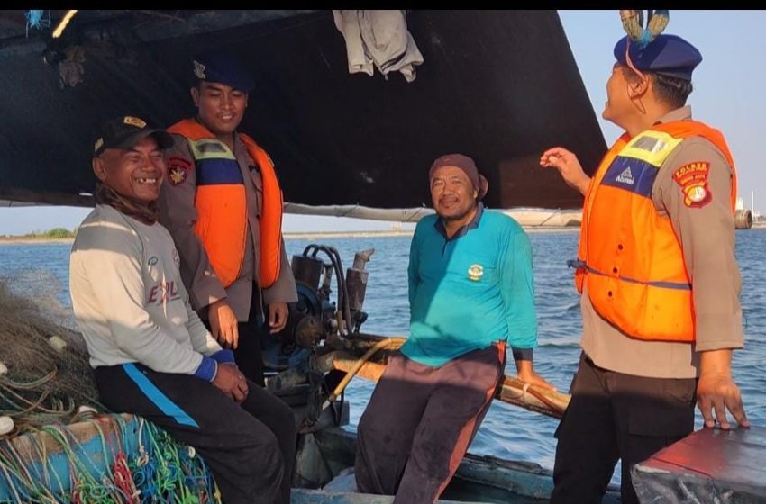  Team Patroli Satpolair Polres Kepulauan Seribu Bersama Kapal Patroli KP. VII – 40 – 203 Himbau Keselamatan dan Sukseskan Pemilu 2024