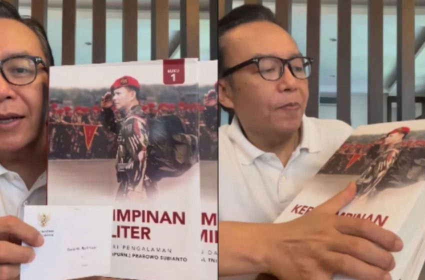  Ari Lasso Terima Buku dari Prabowo: Senang dan Bangga