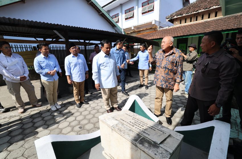  Didampingi Tinton Suprapto, Prabowo Berkunjung ke Museum Peta di Kota Blitar