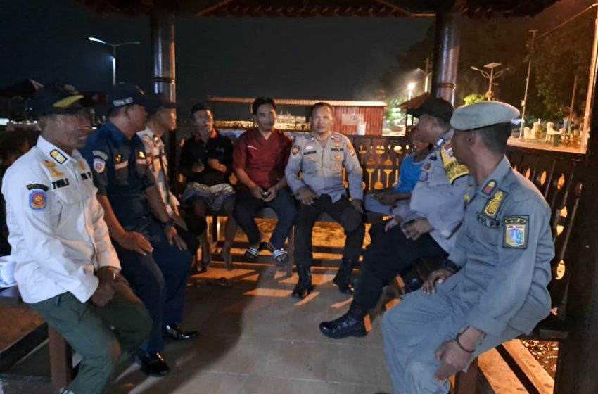  Polsek Kepulauan Seribu Utara Rutin Gelar Patroli Malam Dialogis di Pulau Panggang