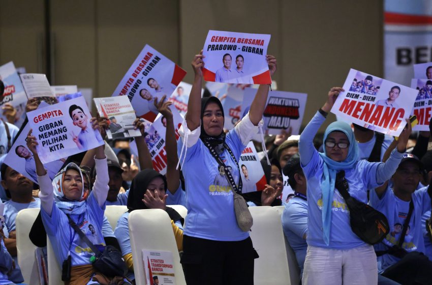  Prabowo Terharu Antusiasme Emak-Emak Relawan di Bandung Jabat Erat Tangannya