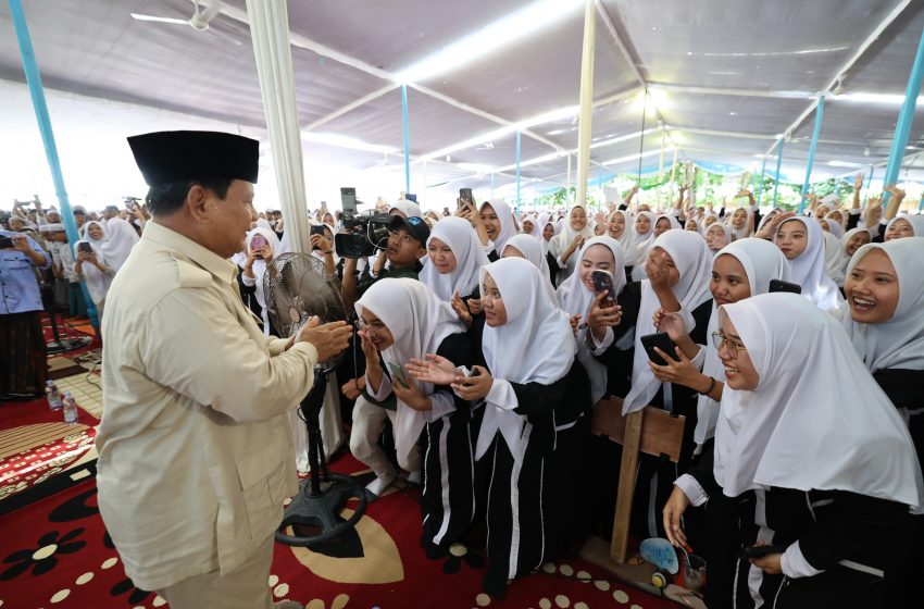  Prabowo Dinobatkan Sebagai Sahabat Santri Indonesia saat Berkunjung ke Jatim