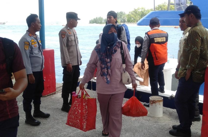  Polsek Kepulauan Seribu Utara Siapkan Pengamanan dan Pelayanan Humanis di Dermaga Utama Pulau Pramuka
