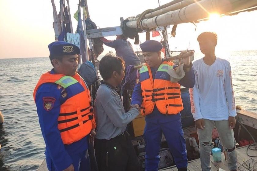  Team Patroli Satpolair Polres Kepulauan Seribu Lakukan Patroli Laut Dialogis untuk Antisipasi Kejahatan