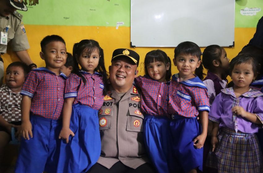  Kapolres Kepulauan Seribu Kunjungi Paud Nusa Indah: Polisi Sahabat Anak, Mendorong Generasi Unggul