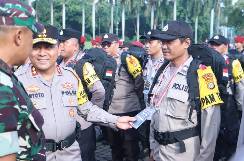  Kapolda Metro Jaya dan Pangdam Jaya Pimpin Apel Pergeseran Pasukan Pengamanan TPS Pemilu