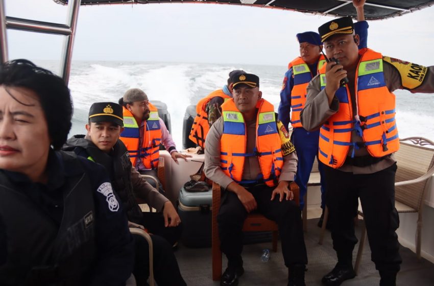  Kapolres Kepulauan Seribu Pimpin Patroli Mobile Cek Suasana Pemungutan Suara 