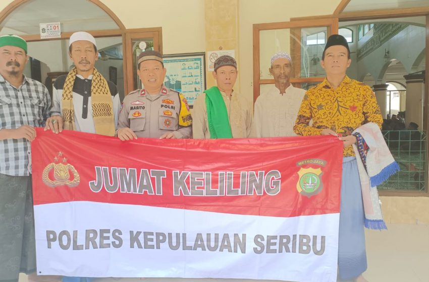  Bhabinkamtibmas Pulau Untung Jawa, Polres Kepulauan Seribu, Ajak Warga Jaga Kedamaian Pasca Pemilu Melalui ‘Jumat Keliling’