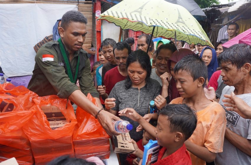  Peduli sesama, BEM Unindra bakti sosial bagikan ratusan nasi box gratis ke masyarakat slum area