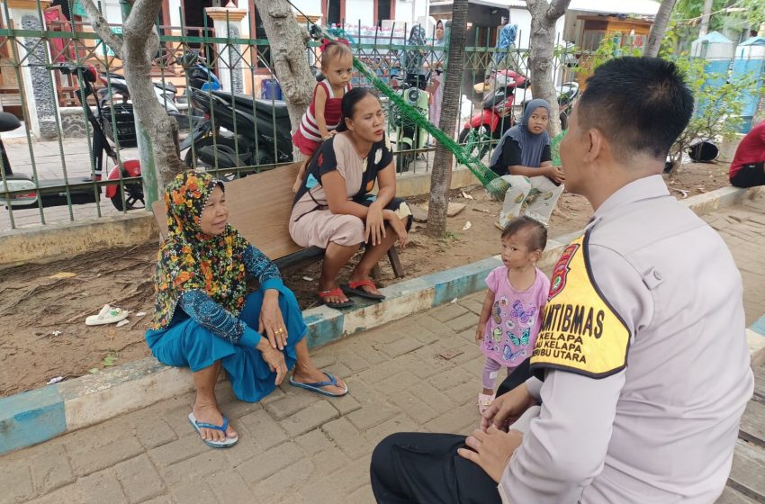  Bhabinkamtibmas Pulau Kelapa Sosialisasikan Pencegahan Stunting dan Peringatkan Bahaya Hoax kepada Ibu-Ibu