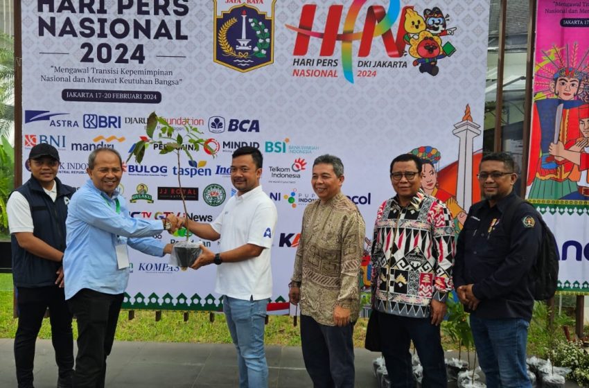  Wakil Sekjen I PWI Pusat Serahkan 10.000 Bibit Pohon ke Ancol