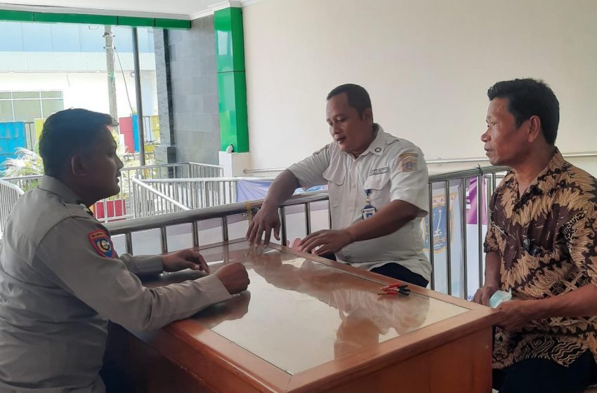  Bhabinkamtibmas Pulau Tidung, Briptu Andhika Fajar Sambangi Warga dalam Upaya Jaga Kamtibmas Pasca-Pemilu 2024