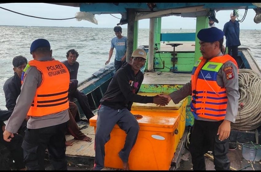  Team Patroli Satpolair Polres Kepulauan Seribu Berikan Himbauan Keselamatan di Perairan Pulau Pari