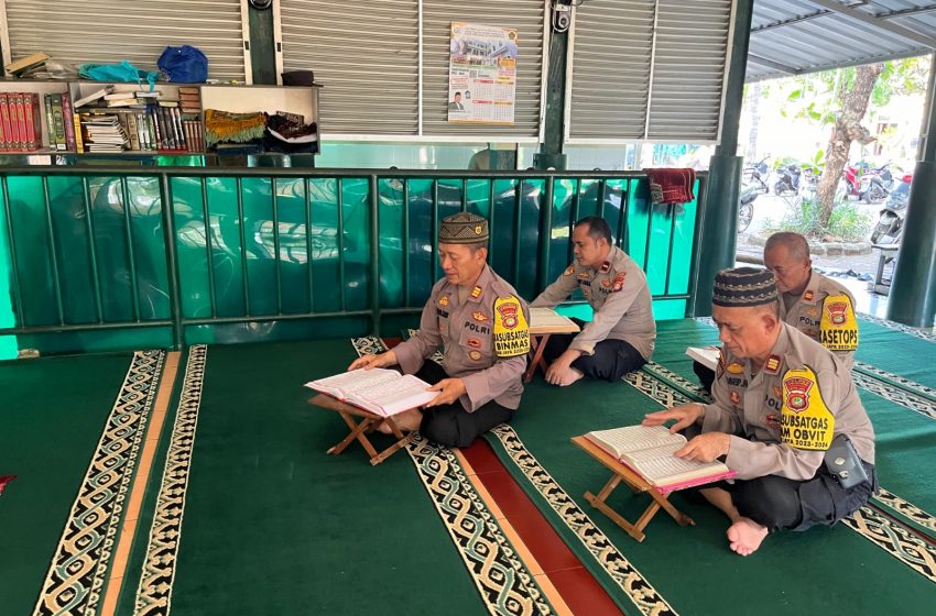  Polisi Tadarus Alqur’an di Masjid Baitul Jannah: Giat Cooling System Ramadhan 1445 H di Polres Kepulauan Seribu