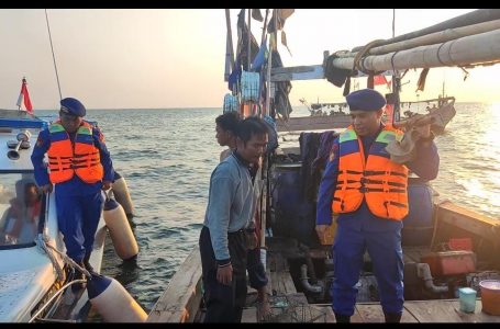 Patroli Laut Dialogis: Satpolairud Polres Kepulauan Seribu Himbau Nelayan Soal Keselamatan di Perairan Pulau Untung Jawa