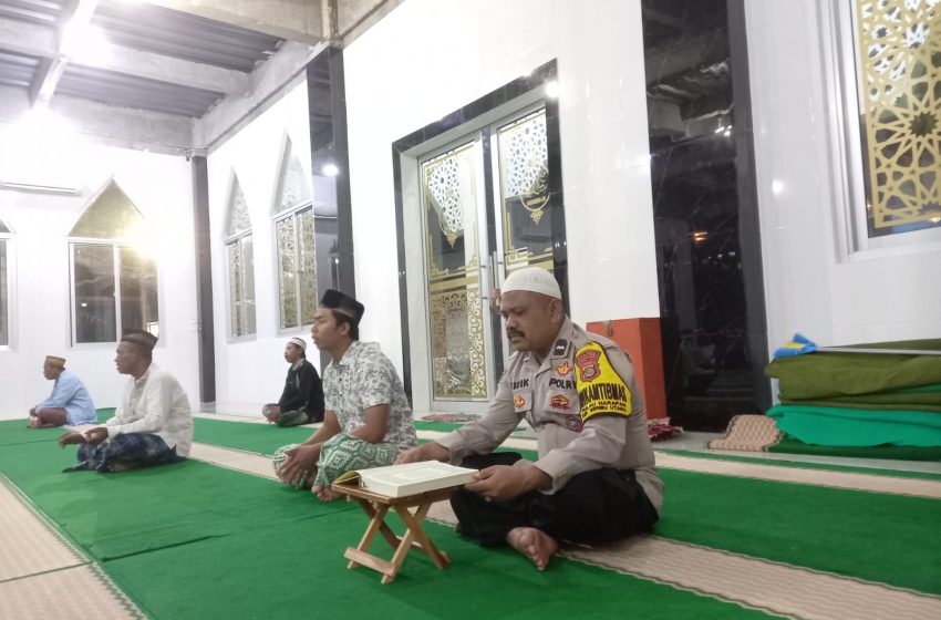  Bhabinkamtibmas Pulau Harapan Giat Tadarusan Bersama Warga di Masjid Al-Hidayah