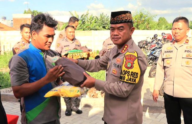 Polres Metro Bekasi Kota gelar Berkah Ramadhan Polda Metro Jaya : “Bazar Paket Sembako Murah untuk Kestabilan Pangan”