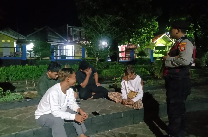  Patroli Malam Dialogis di Pulau Tidung: Himbauan Kepada Remaja untuk Menjaga Ketertiban Pasca Pemilu 2024