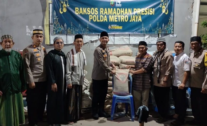  Bansos Ramadhan Presisi Polsek Tambora Berikan 50 Sak Semen untuk Perbaikan Masjid Jami Al Mutaqien