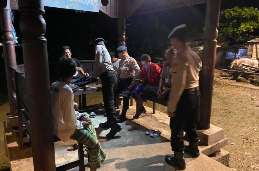  Polsek Kepulauan Seribu Utara Rutin Gelar Patroli Malam Dialogis di Pulau Harapan: Antisipasi Kenakalan Remaja