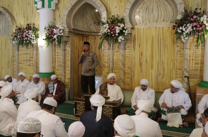  Kapolrestro Tangerang Kota Hadiri Al Fachriyah Bersholawat “Silaturahmi Akbar” Tarhib Ramadhan