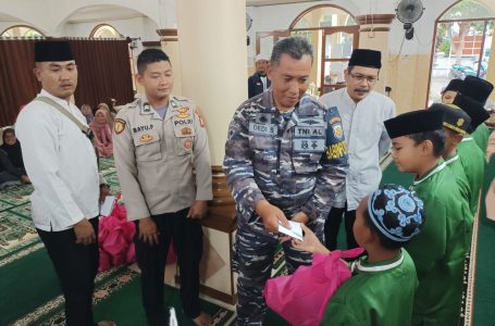 Sinergitas TNI/POLRI Mempererat Silaturahmi dalam Semarak Ramadhan di Pulau Untung Jawa