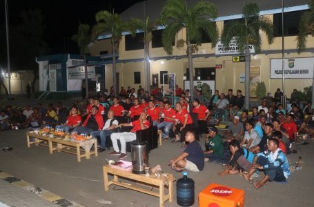 Suasana Meriah, Polres Kepulauan Seribu Gelar Nobar Piala Asia U-23 Bersama Forkopimkab dan Masyarakat