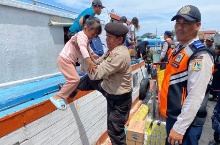 Pospam Ops Ketupat Jaya 2024: Polres Kepulauan Seribu Memastikan Kedatangan Wisatawan Berjalan Lancar dan Aman