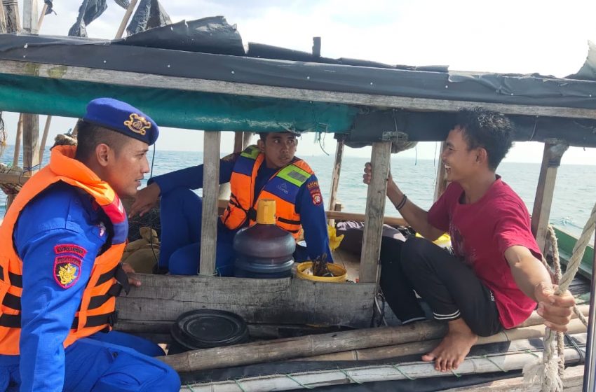  Patroli Laut Satpolairud Polres Kepulauan Seribu Berikan Himbauan Keselamatan kepada Nelayan