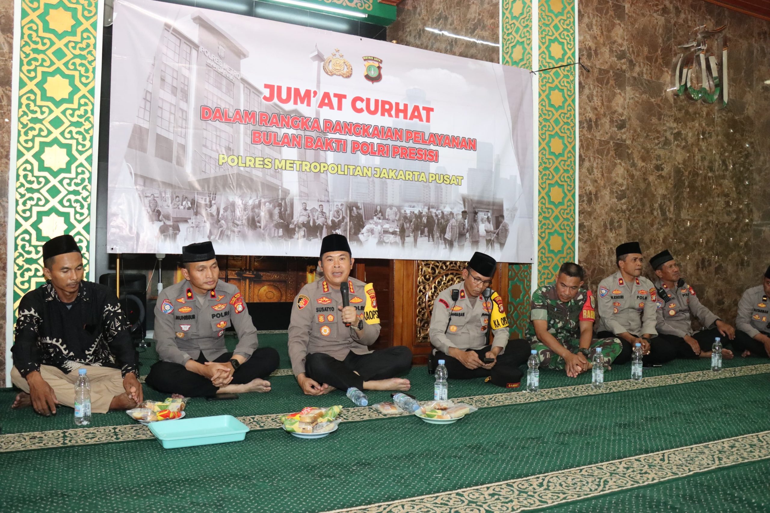 Jum’at Curhat Kapolres Metro Jakarta Pusat bersama warga di Masjid Al Istiqomah