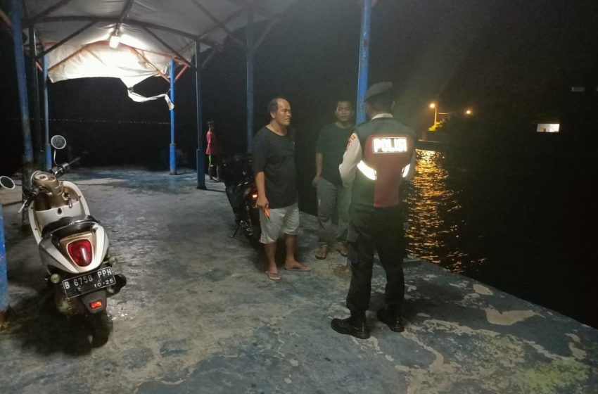  Kapolsek Kepulauan Seribu Selatan Pimpin Patroli Malam Dialogis di Pulau Lancang untuk Mempertahankan Kamtibmas Pasca Pemilu 2024