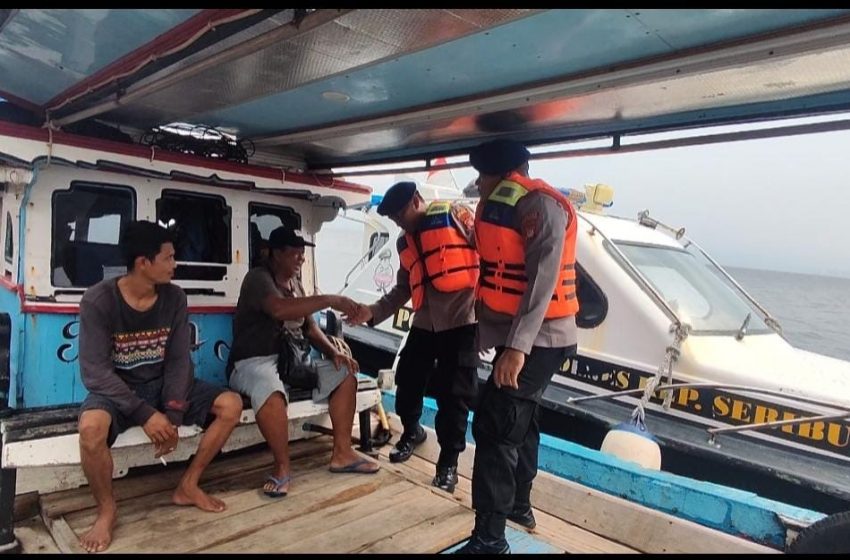  Team Patroli Satpolairud Polres Kepulauan Seribu Berikan Himbauan Keselamatan kepada Nelayan di Perairan Pulau Harapan