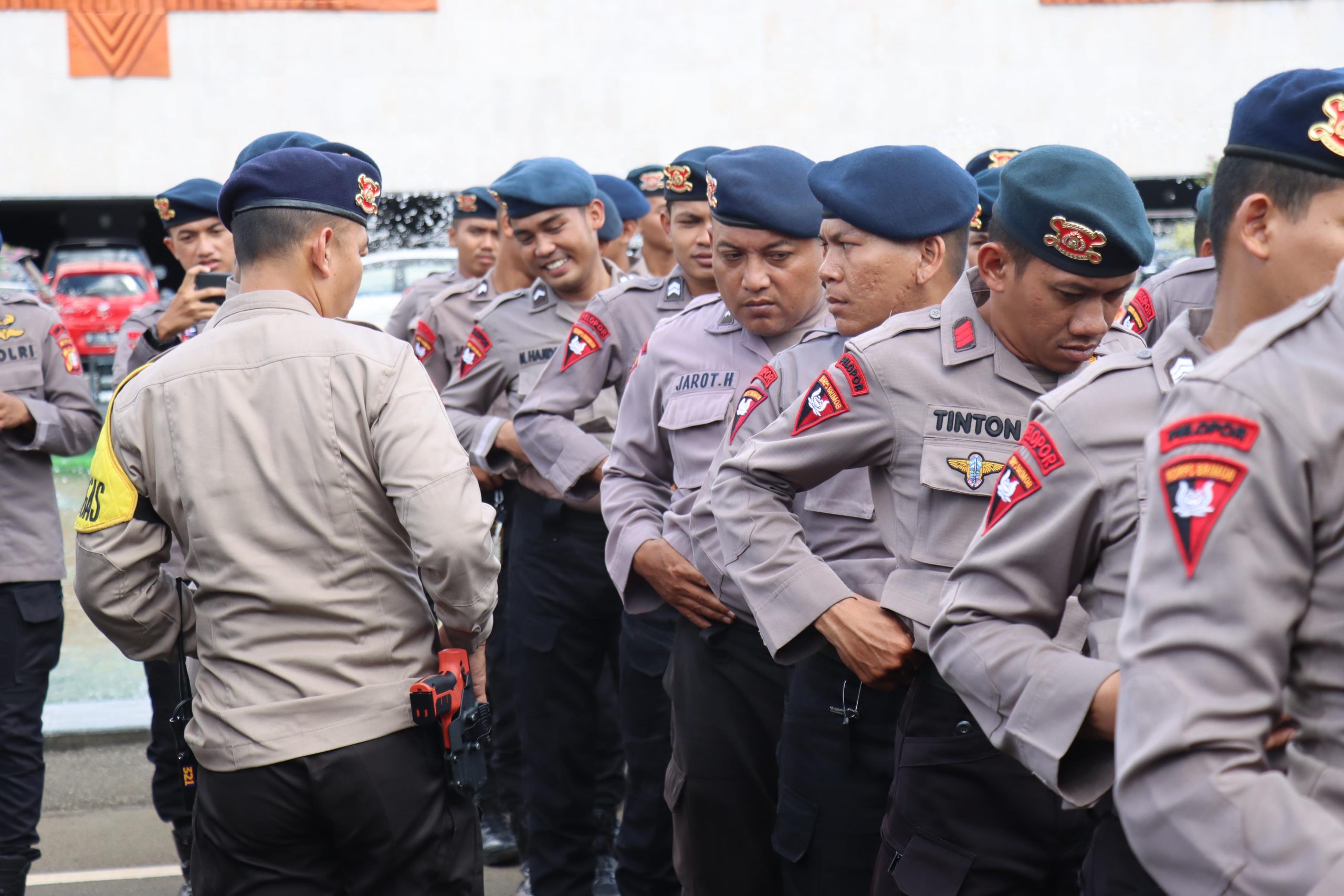 Polisi Kerahkan Ratusan Personel Amankan Aksi Di DPR/MPR RI