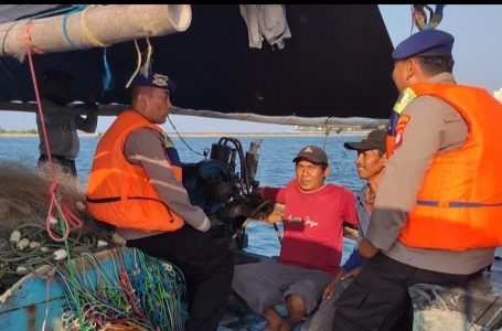 Patroli Laut Dialogis Satpolairud Polres Kepulauan Seribu: Himbau Keselamatan Nelayan dan Antisipasi Kejahatan di Perairan