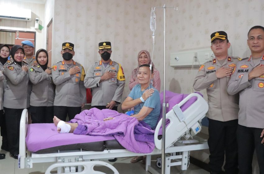  Wujud Kepedulian, Kapolrestro Jaktim Kunjungi Anggota dan Keluarga Yang Sakit di RS Polri Kramatjati