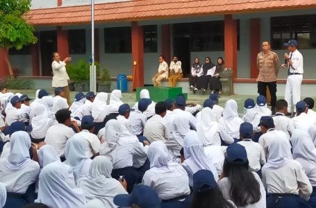 Unit Binmas Polsek Bekasi Barat Melaksanakan Binluh di SMPN 54 Kota Bekasi