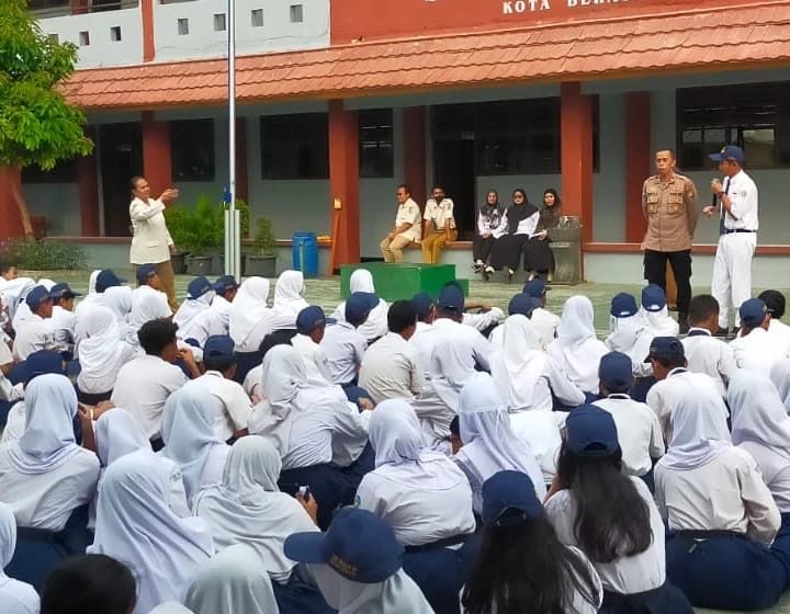  Unit Binmas Polsek Bekasi Barat Melaksanakan Binluh di SMPN 54 Kota Bekasi