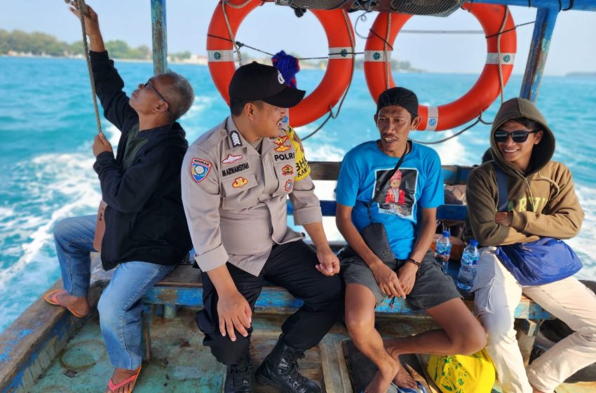  Bhabinkamtibmas Pulau Pramuka Gelar Sambang Tokoh Masyarakat di Atas Kapal, Ajak Bersama Menjaga Ketentraman Pasca Pemilu 2024