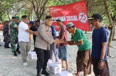 Sambut Hari Bhayangkara ke-78, Kapolres Kepulauan Seribu dan Forkopimkab Bagikan Bantuan Sosial di 4 Pulau