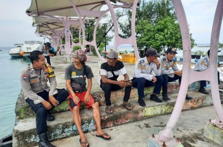 Bhabinkamtibmas Pulau Tidung, Briptu Andika Fajar, Sambang Warga dalam Rangka Cooling System Pasca Pemilu 2024