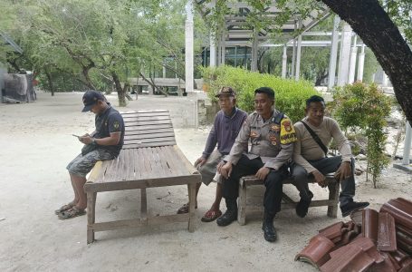 Bhabinkamtibmas Pulau Pari Jalin Silaturahmi dengan Warga, Tingkatkan Kamtibmas