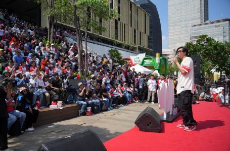 Ratusan Warga Jakarta Healing Bareng Armand Maulana di Acara Seger Buger CFD