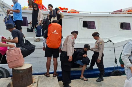 Polsek Kepulauan Seribu Utara Gelar Pengamanan di Dermaga Pulau Harapan, Antisipasi Narkoba dan Miras