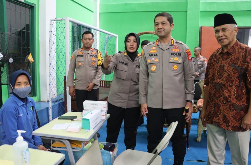  Bakti Kesehatan Polres Metro Depok di SLB BCD Nusantara Dalam Rangka Hari Bhayangkara ke-78