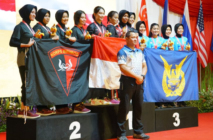  Tim Terjun Payung Polri Kembali Raih Prestasi di Internasional Skydiving Championship Kapolri Cup 2024