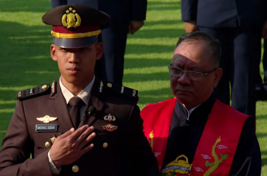  Michael Josua, Perwira Remaja Polri Pertama dan Satu-satunya Penganut Konghucu dilantik Presiden Jokowi