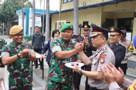Polres Kepulauan Seribu Mendapat Kejutan Ulang Tahun dari Dandim 0502 Jakarta Utara dan Komandan Batalyon Arhanud 6/Rangkok