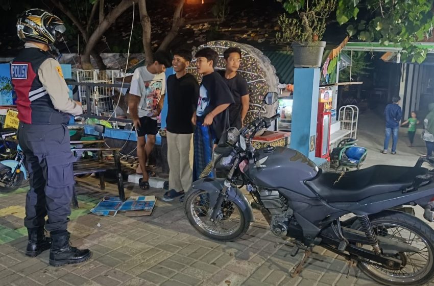  Polsek Kepulauan Seribu Selatan Gelar Patroli Malam Perintis Presisi untuk Jaga Kamtibmas Selama Pilkada 2024