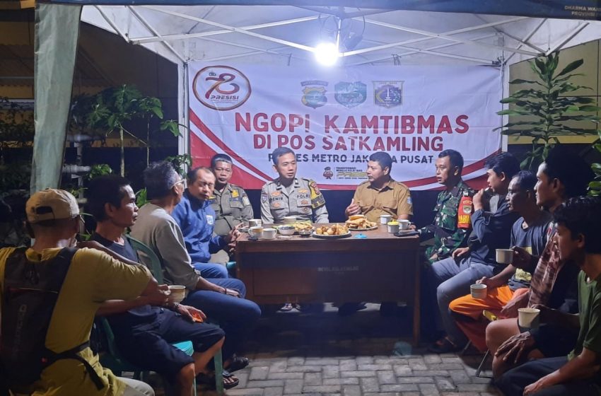  Ngopi Kamtibmas Sambil Ngopi Bahas Kamtibmas Di Poskamling RW 14 Kelurahan Kebon Melati