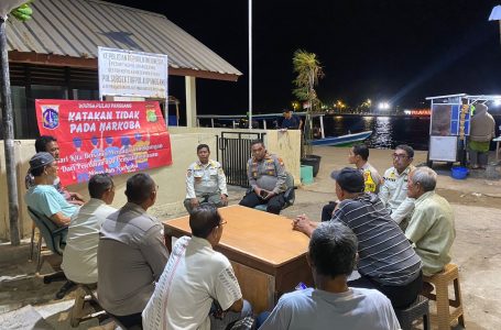 Kapolsek Kepulauan Seribu Utara Iptu Yoyo Hidayat Gelar Ngopi Kamtibmas di Pulau Panggang, Sosialisasi Pencegahan Miras dan Narkoba